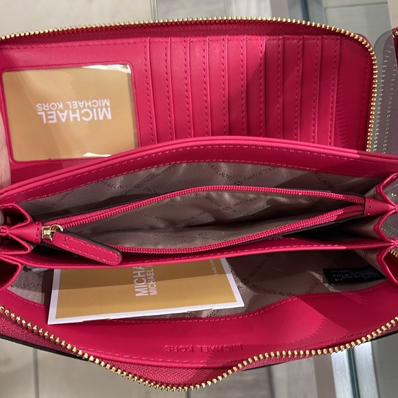 MICHAEL KORS JST 
Leather Continental Wristlet Phone Case Wallet 
El Pink 
NWT - Picture 8 of 16